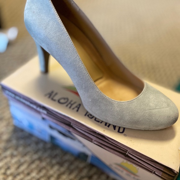 Shoes - Picture 3 of 6